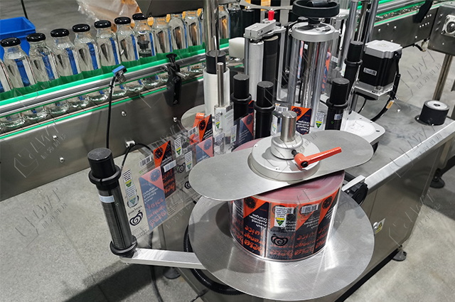 定點(diǎn)定位貼標(biāo)機(jī)